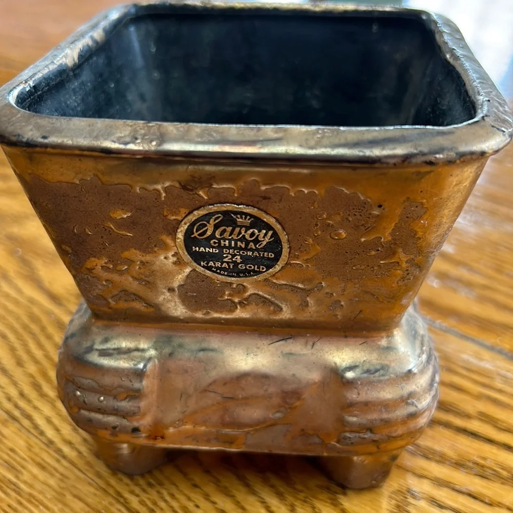 Savoy China brand gold planter/vase on 4 legs. Vintage. Weeping Gold pattern.